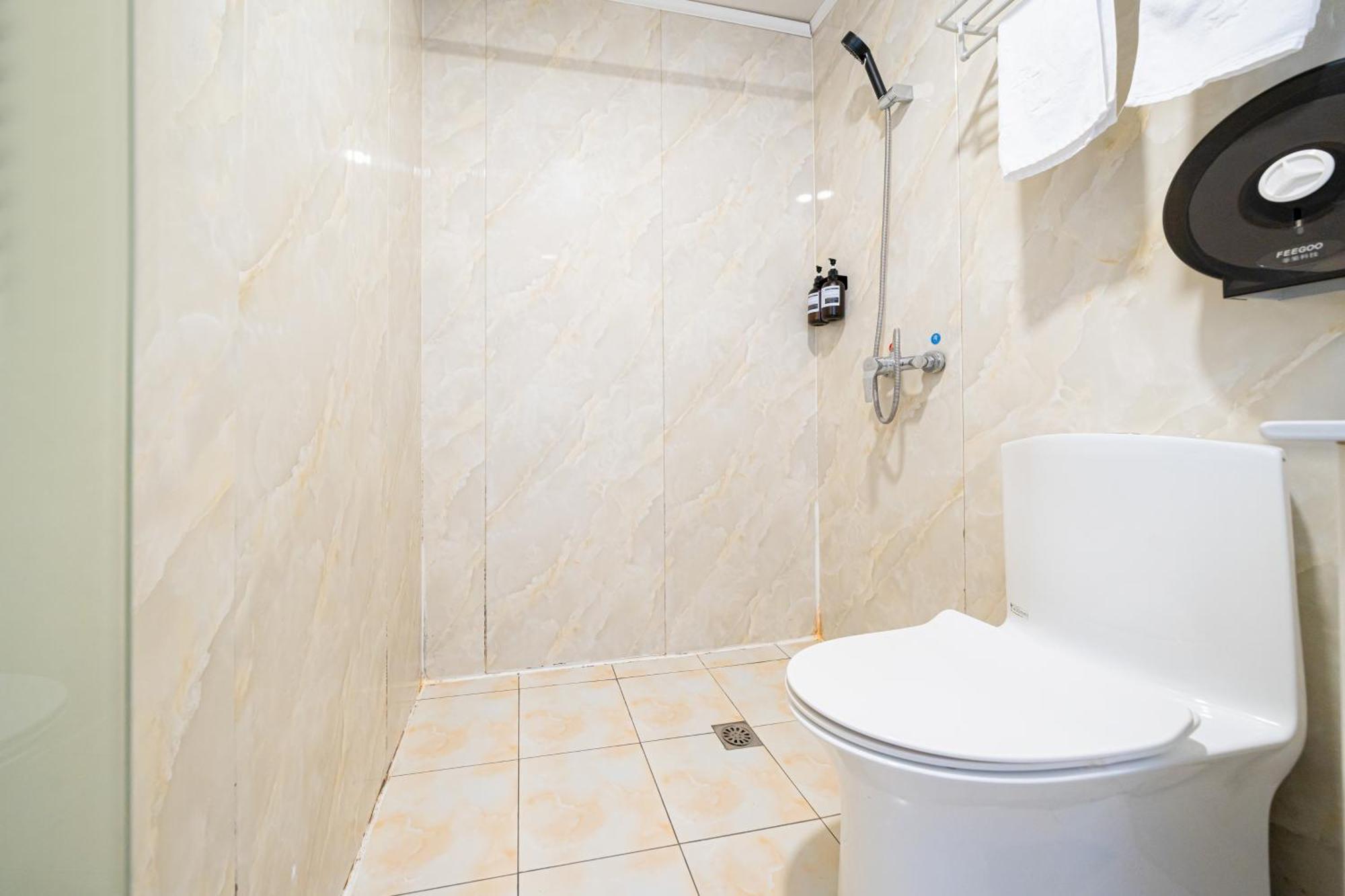 Hostel Dengba Inn-fengqiao Road Subway Station Global Harbor Branch Shanghai