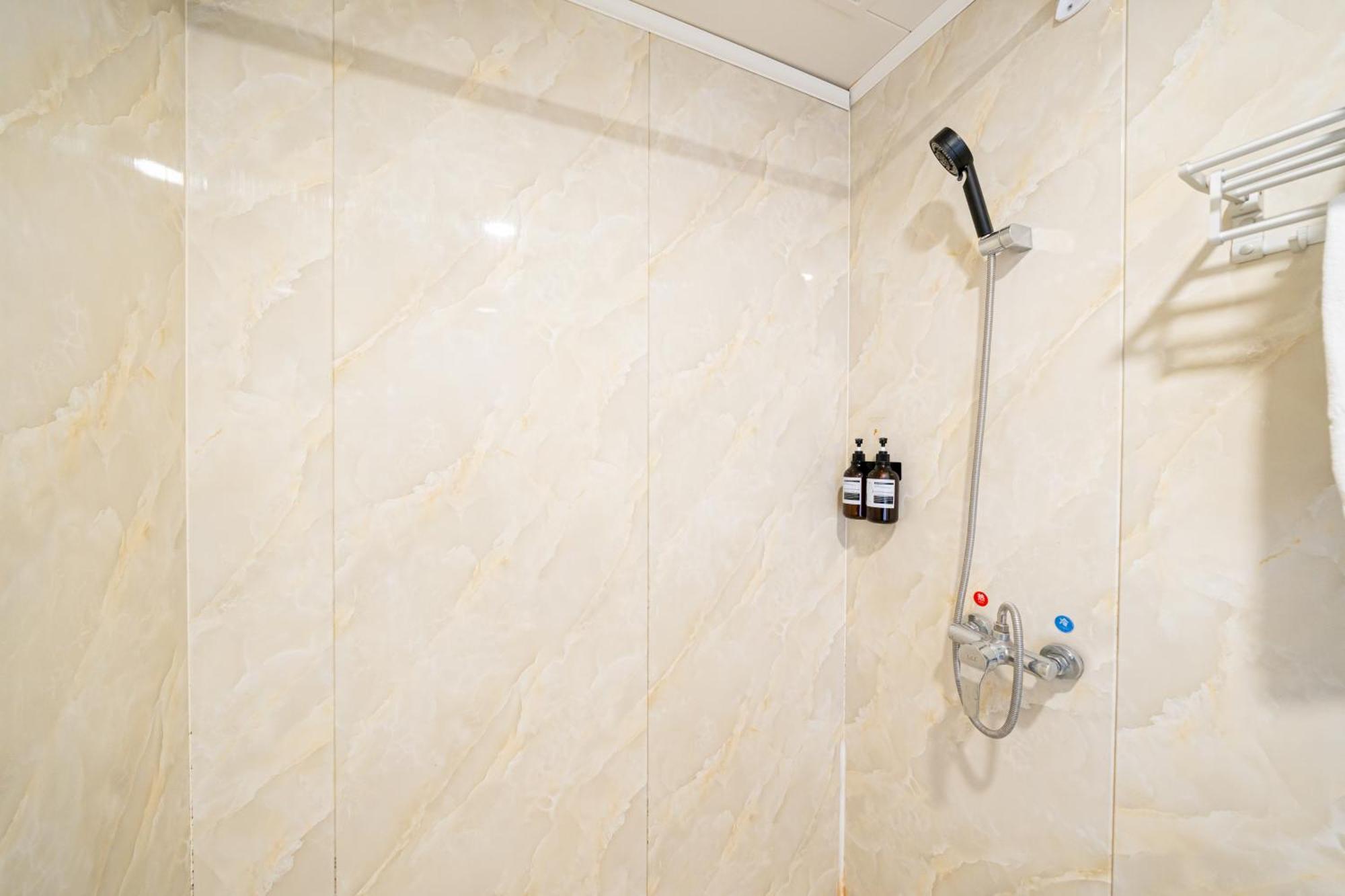 Dengba Inn-fengqiao Road Subway Station Global Harbor Branch * Shanghai