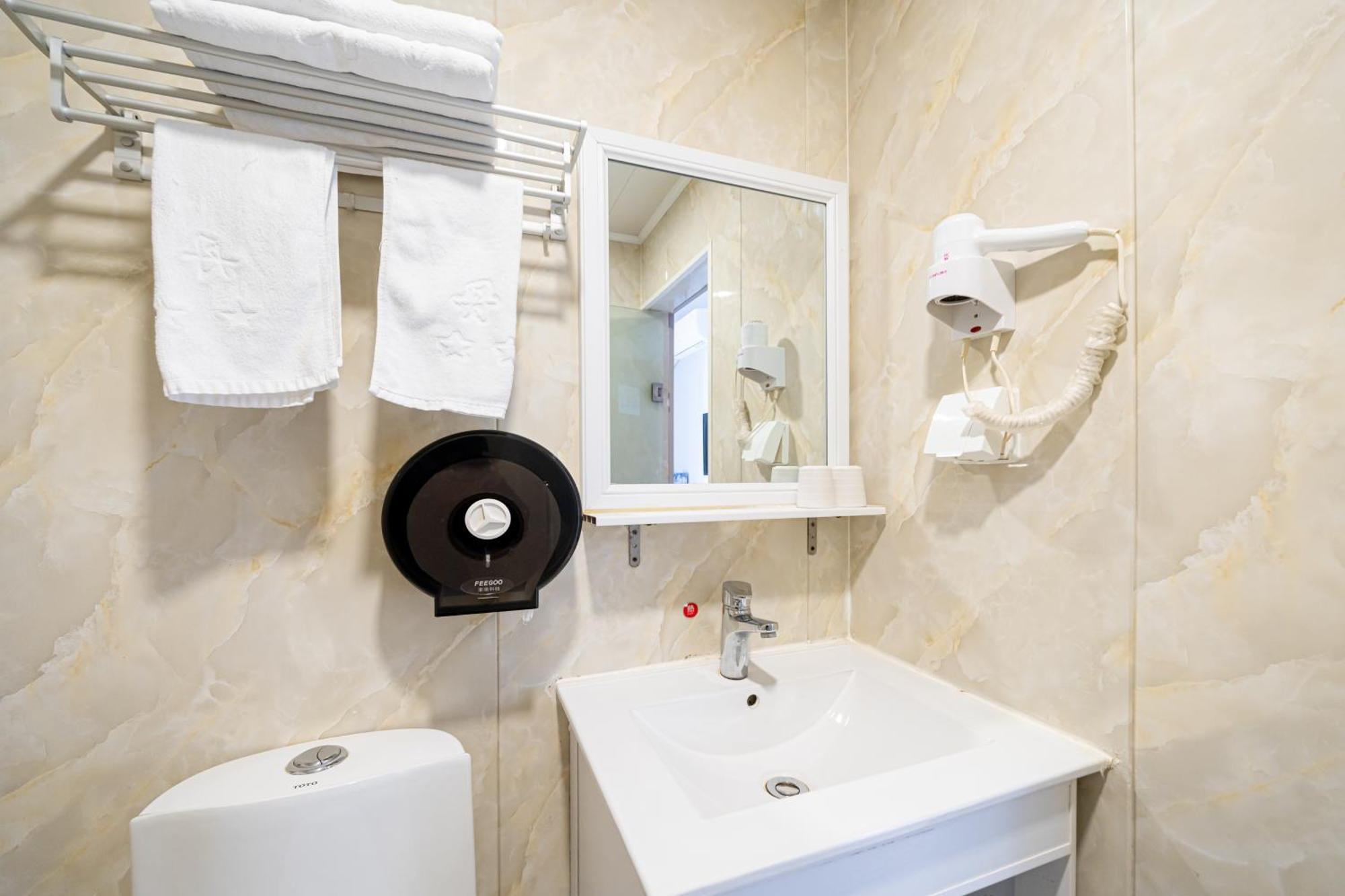Dengba Inn-fengqiao Road Subway Station Global Harbor Branch *
