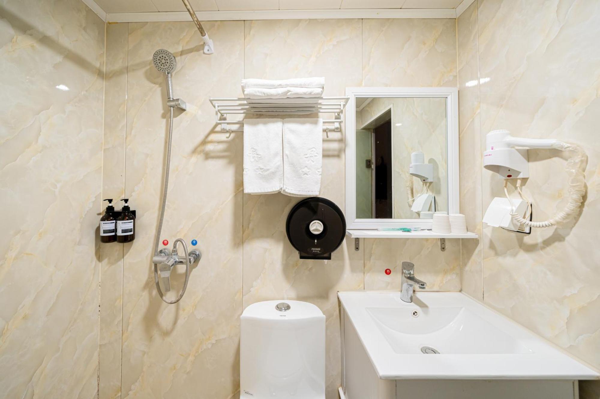 Hostel Dengba Inn-fengqiao Road Subway Station Global Harbor Branch Shanghai
